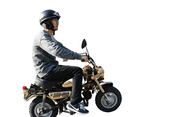 バイクに乗った画像